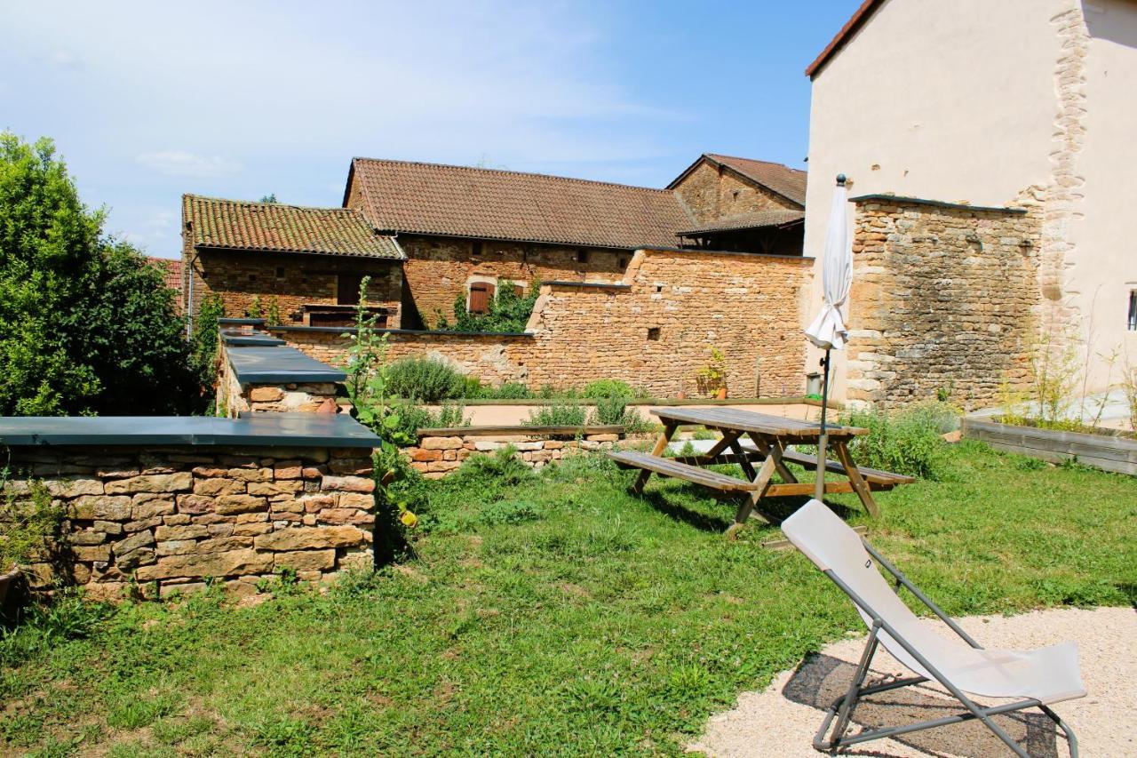 Le Clos Des Pierres Rouges Burgy Exterior foto